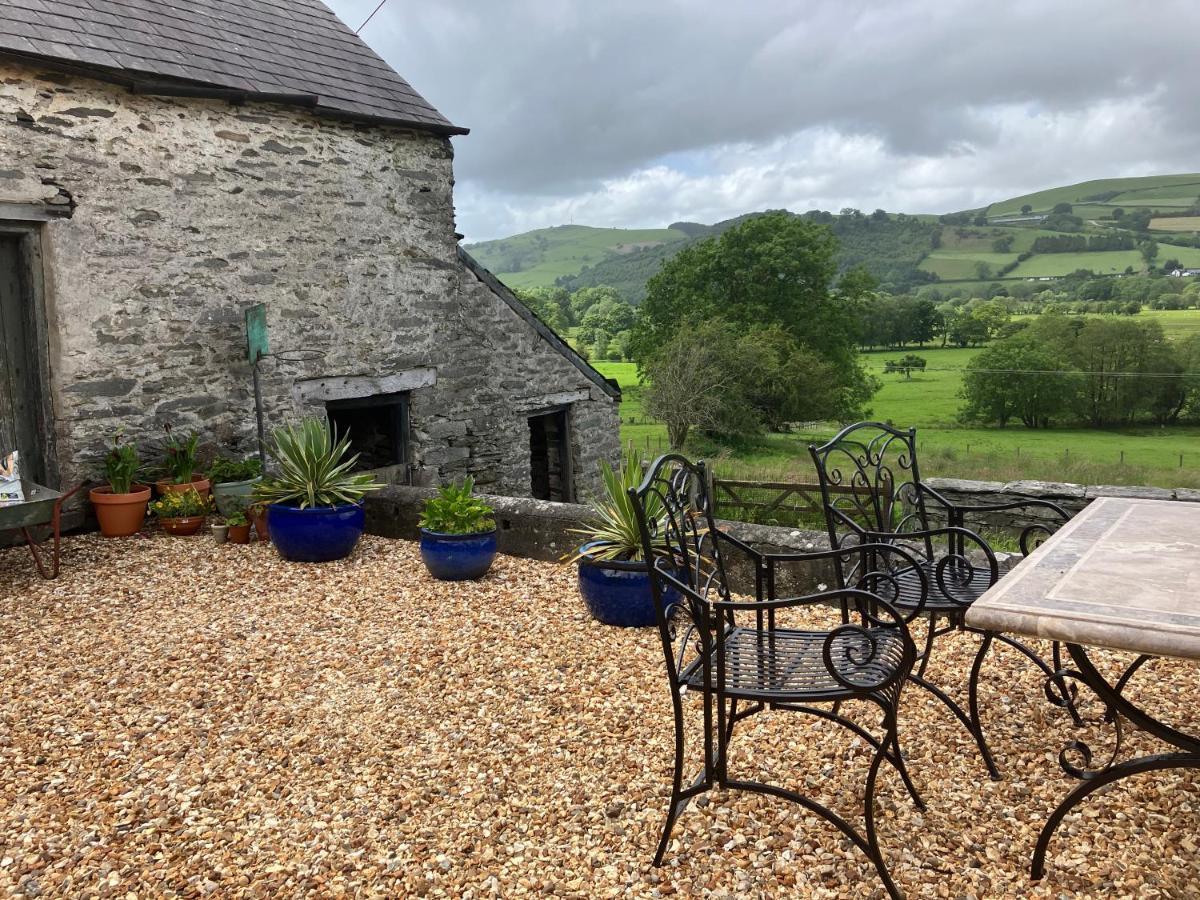 Hares Hideaway At Coed Moelfa Acomodação com café da manhã Corwen Exterior foto